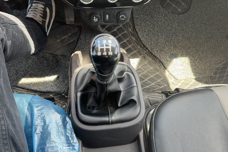 Used Foton Xiangling M 2018 1.5L M2 Non-Load-bearing Double Rear Tires (Van-Type) DAM15L Gear Lever