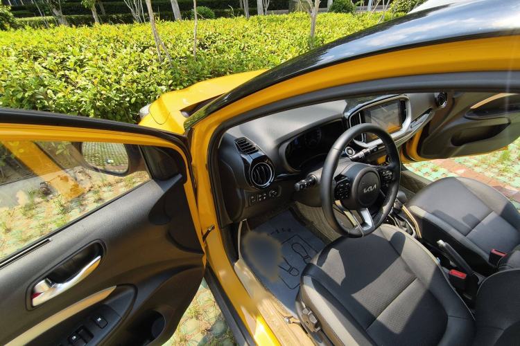 Used Kia kx1 Stonic 2021 1.4L CVT Sunroof Model