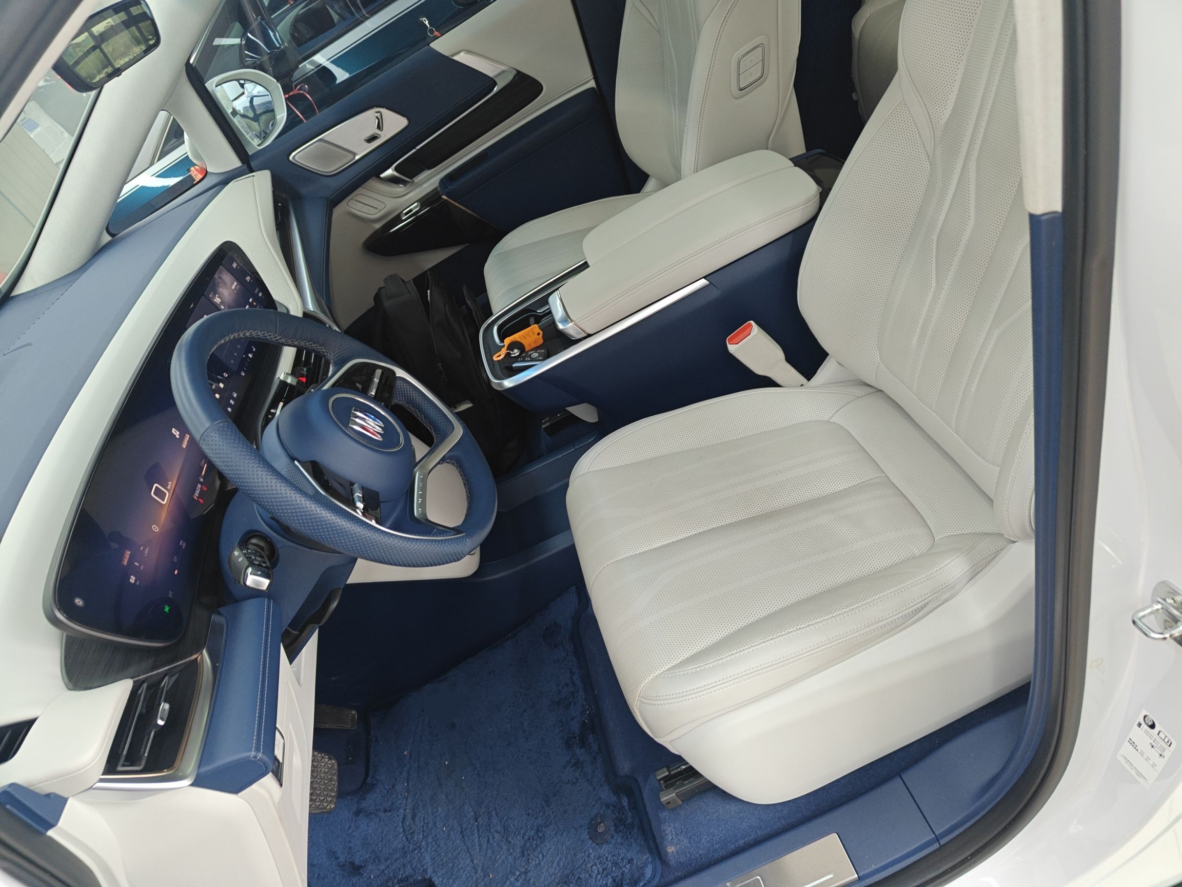 المقاعد الأمامية داخل السيارة