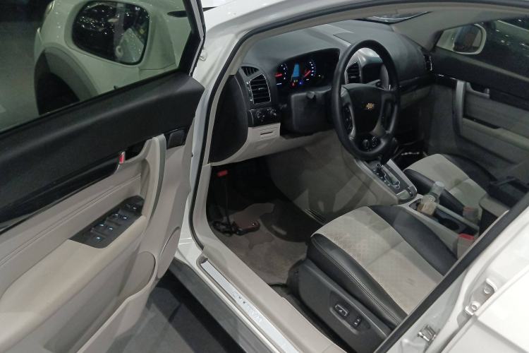 Used Chevrolet Captiva 2015 2.4L Two-Wheel Drive Urban Version 5 Seats