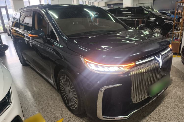 Used VOYAH Dream 2025 PHEV Four-Wheel Drive Prestige Kunpeng Edition Front Right 45 Deg
