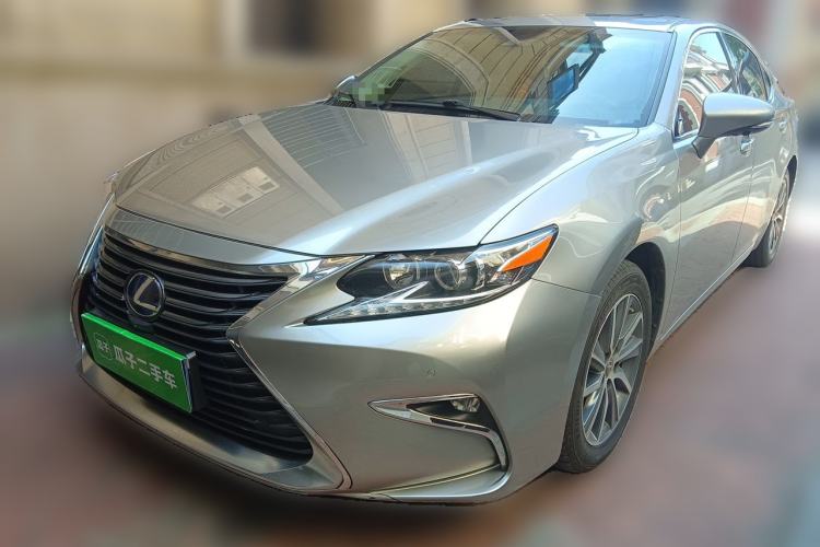 Used Lexus ES 2017 300h Mark Levinson Comfort Edition