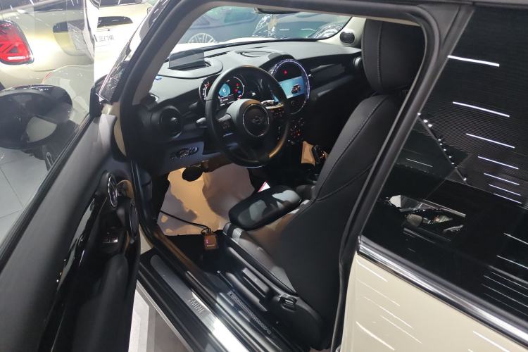 Used MINI MINI 2023 1.5T COOPER Artist