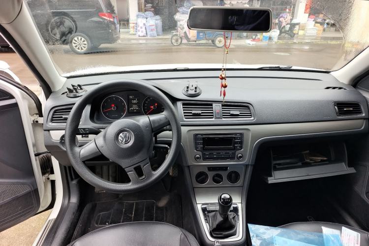 Used Volkswagen Lavida 2013 Restyled Classic 1.6L Manual Comfort Edition Center Console