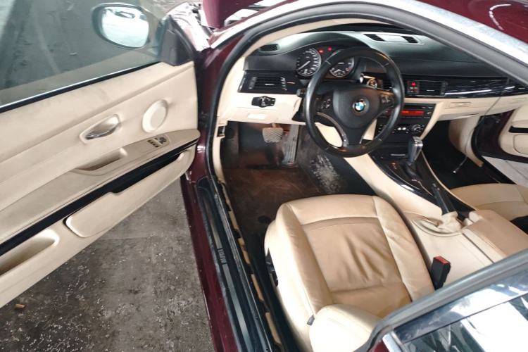 Used BMW 3 Series 2009 320i two-door coupe Driver Seat