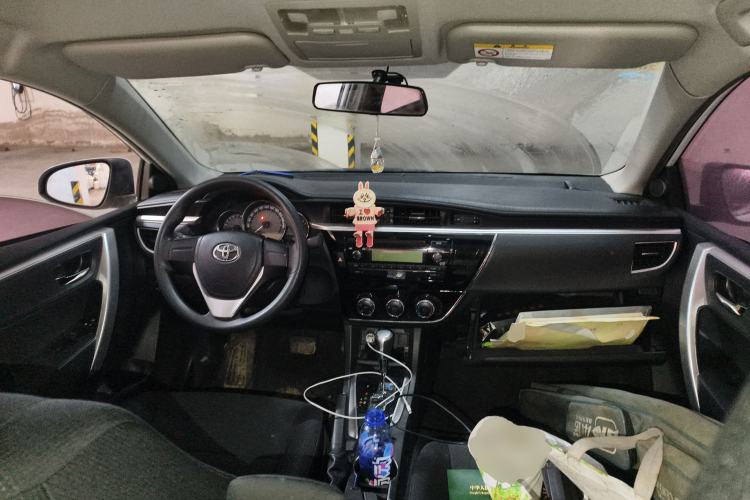 Used Toyota Corolla 2017 Revised Version 1.6L S-CVT GL Center Console