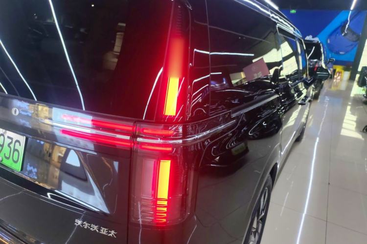 Used Volvo EM90 2025 Ultra Six-Seater Exterior 3