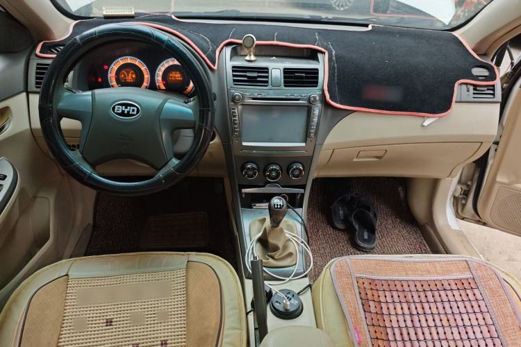 Used BYD L3 2012 1.5L Manual Comfort Edition Center Console