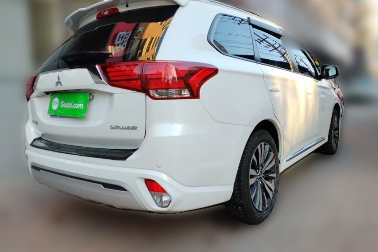 Used Mitsubishi Outlander 2021 2.0L Two-Wheel Drive Comfort Edition 7 Seats