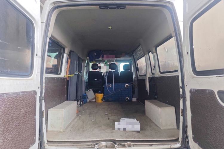 Used SAIC MAXUS Xintu V80 2019 2.5T Classic Version 6-Speed Manual – Aoyuntong Modified Long Wheelbase Mid-Height 7-Seater