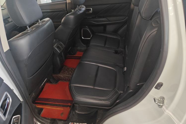 Used Mitsubishi Outlander 2019 2.4L 4x4 Zhi Xiang Edition 5 Seats China VI Standard