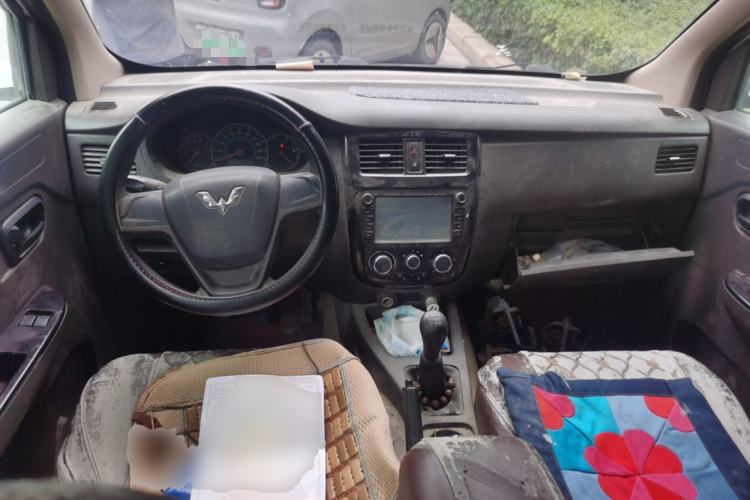 Used Wuling Rongguang V 2016 1.5L Standard Version
