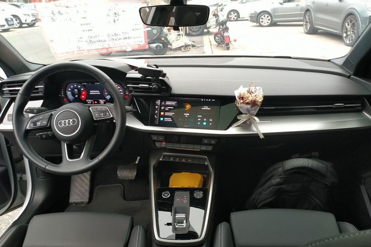 Used Audi A3 2024 Sportback 35 TFSI Fashionable Sports Model Center Console