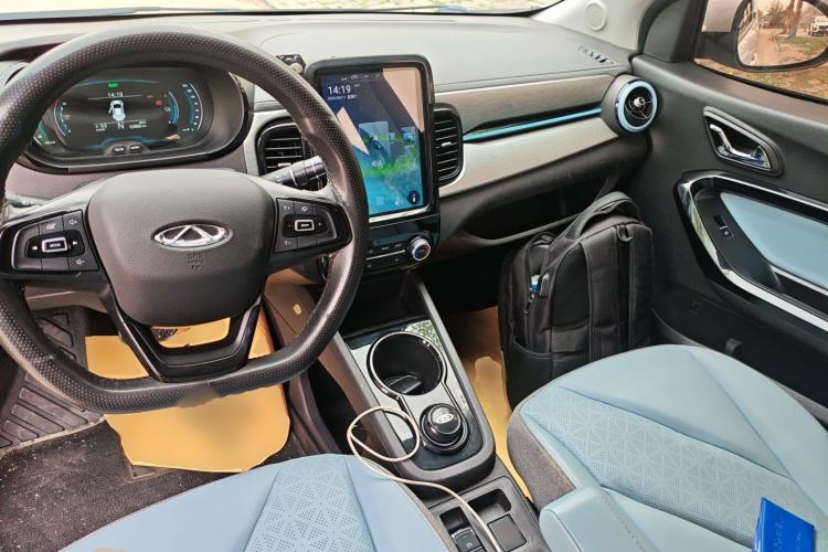 Used Chery QQ Little Ant 2022 Restyled Version Sweet Pink Edition Half-Sugar Version 30.6 kWh 30 kW 301 km Center Console