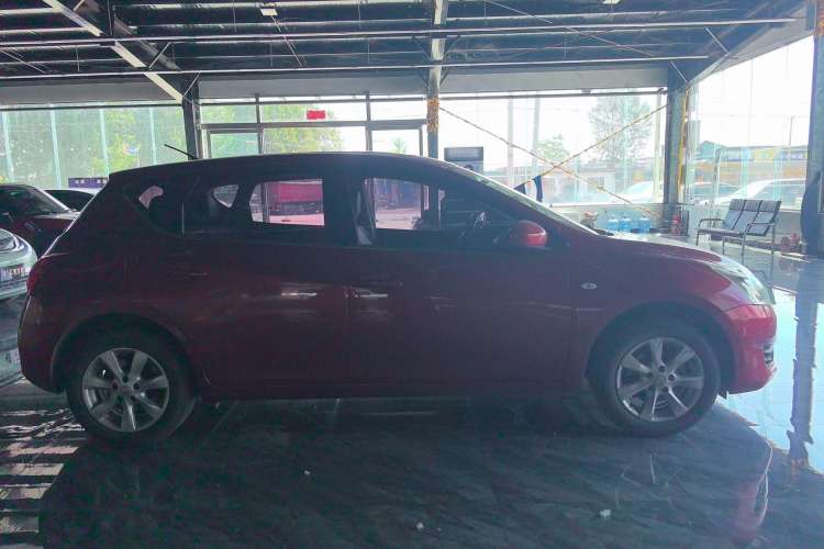 Used Nissan Tiida 2014 1.6L CVT Cool Cafe Edition
