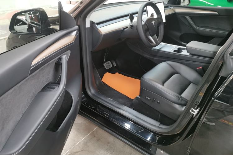 Used Tesla Model Y 2021 Long-Range All-Wheel-Drive Version