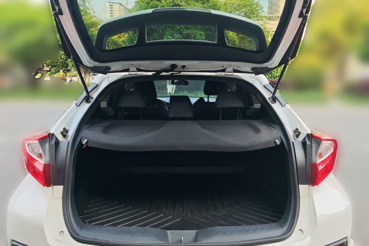 Used Toyota IZOA 2018 2.0L Yichi Version China VI Standard Trunk