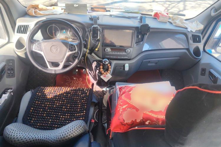 Used Foton Toano 2021 2.8T Manual Tongtu Extended-Wheelbase Ultra-High Roof 5/6/7-Seater with Rear Dual Tires F2.8 NS6B177L Center Console