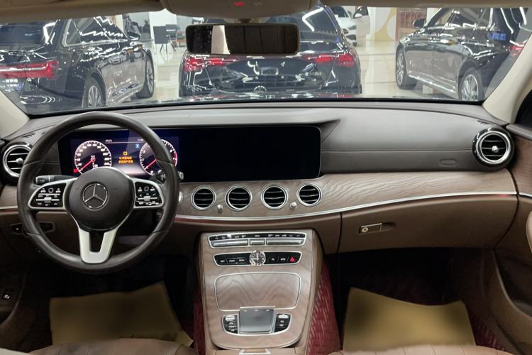 Used Mercedes-Benz E-Class 2019 Restyled E 300 L Luxury Edition Interior 3