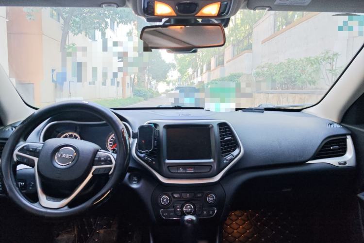 Used Jeep Cherokee 2014 2.4L Luxury Edition
