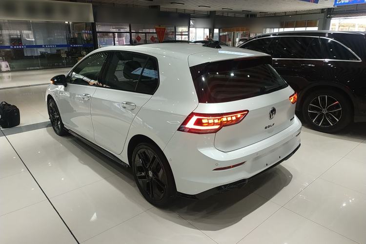 Used Volkswagen Golf 2025 300TSI R-Line Rear Left 45 Deg