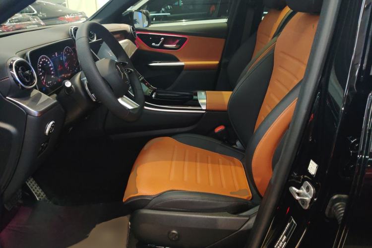 Used Mercedes-Benz GLC Coupe 2025 GLC 260 4MATIC Coupe SUV Left Front Seat