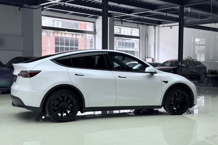 Used Tesla Model Y 2021 Long-Range All-Wheel-Drive Version 3D7 Exterior 5