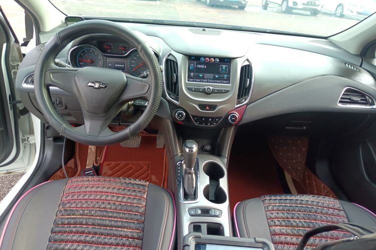 Used Chevrolet Cruze 2018 Revised Version 320 Automatic Pioneer Edition Center Console