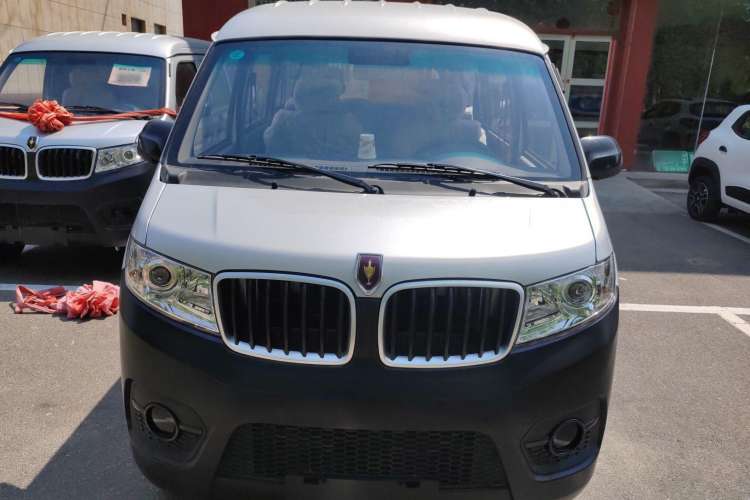 Used Jinbei Hiace X30 2024 1.5L Wealthy-Style Passenger Van 5/6/7 Seater
