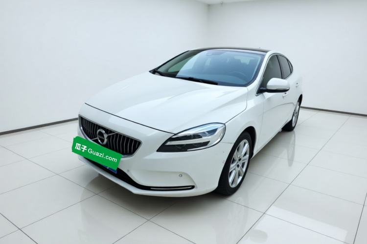 Used Volvo V40 2018 T3 Zhiya Edition Guazi used car, China used car export, Used car for sale, Used cars, Cheapest cars for sale