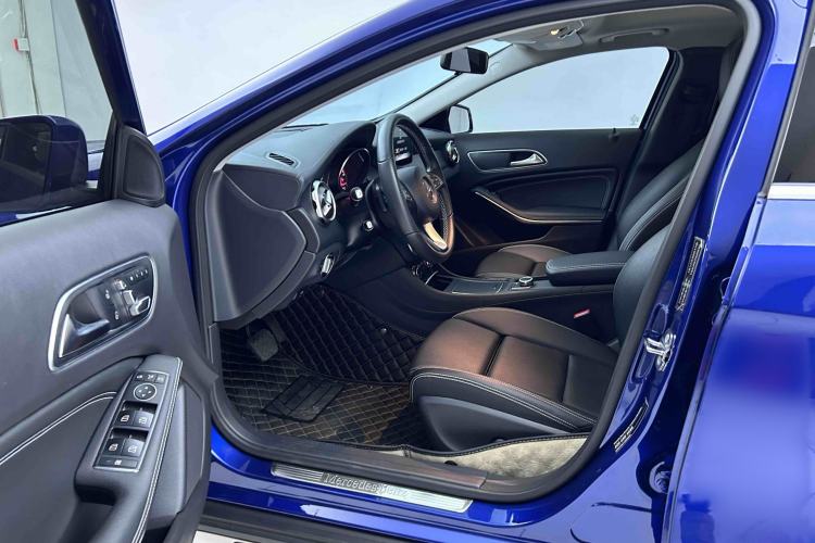 Used Mercedes-Benz GLA 2018 GLA 200 Fashion Model Left Front Seat