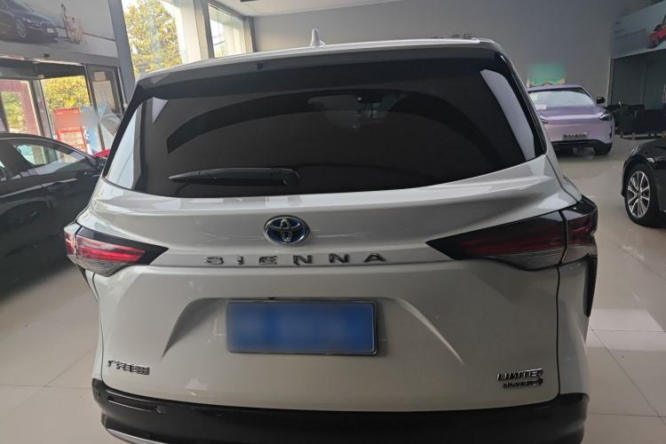 Used Toyota SIENNA 2023 2.5L Hybrid Deluxe Edition Rear