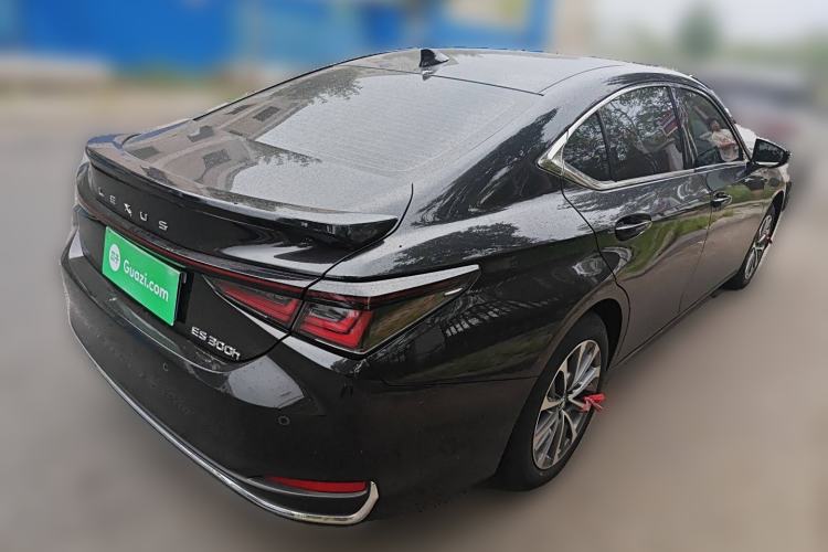 Used Lexus ES 2025 200 Premium Edition Rear Right 45 Deg