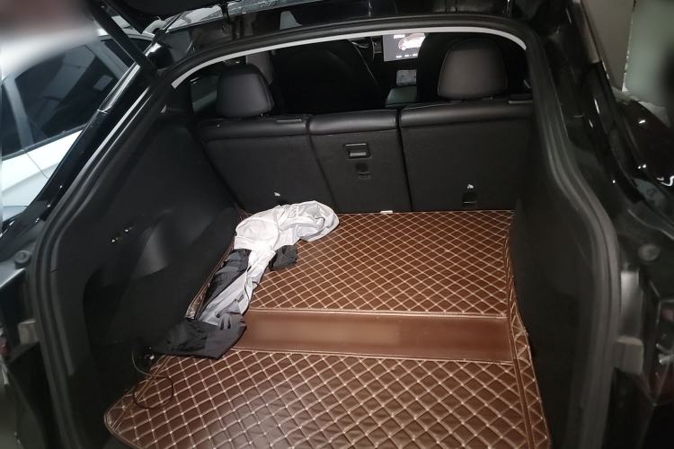 Used Tesla Model Y 2022 Long-Range All-Wheel-Drive Version Trunk