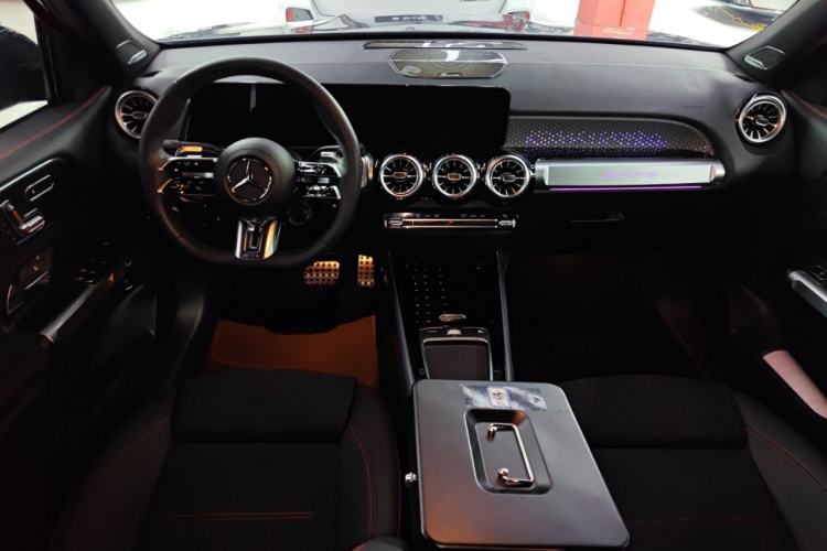 Used Mercedes-Benz GLB AMG 2024 AMG GLB 35 4MATIC Center Console