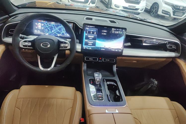 Used GAC Trumpchi GS8 2025 Linghang Series 2.0 TGDI Two-Wheel-Drive Luxury Edition 5 Seats Center Console