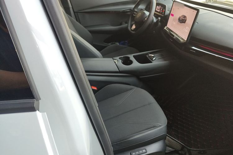 Used Volkswagen ID.UNYX 2024 Pro Long-Range Version Right Front Seat