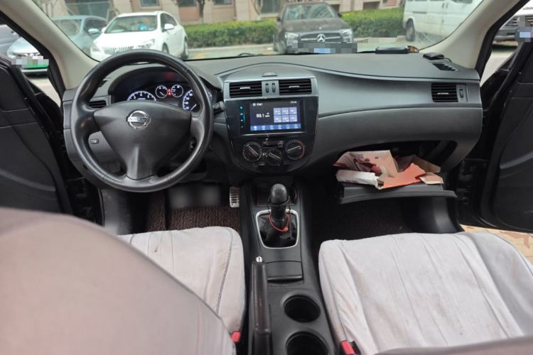 Used Nissan Tiida 2011 1.6L Manual Comfort Edition