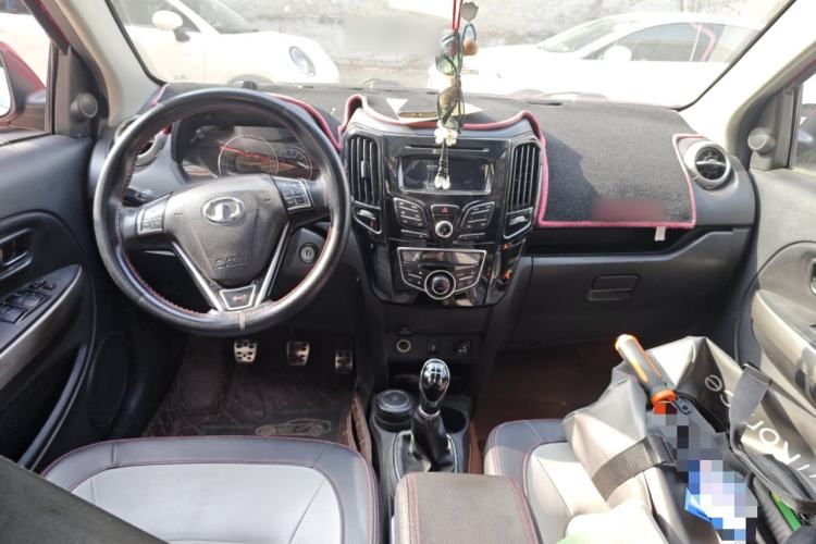 Used Great Wall M4 2014 1.5L Manual Comfort Model Center Console