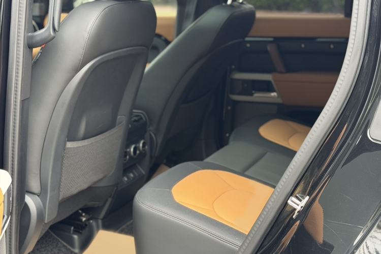 Used Land Rover Defender 2024 110 3.0T P400 X-DYNAMIC HSE Exterior 4