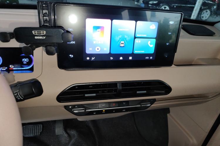 Used Geely Galaxy Panda 2023 Panda Mini 200km Endurance Bear
