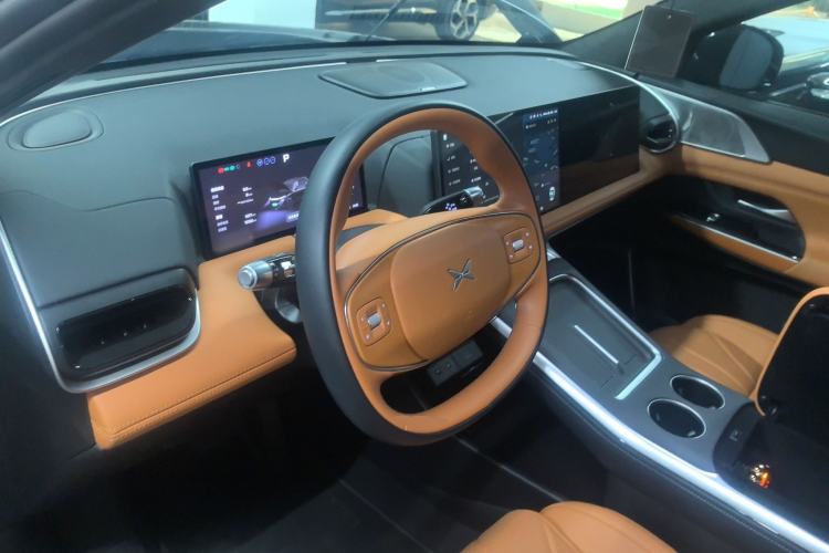 Used XPeng G9 2025 625 Long-Range Max Center Console