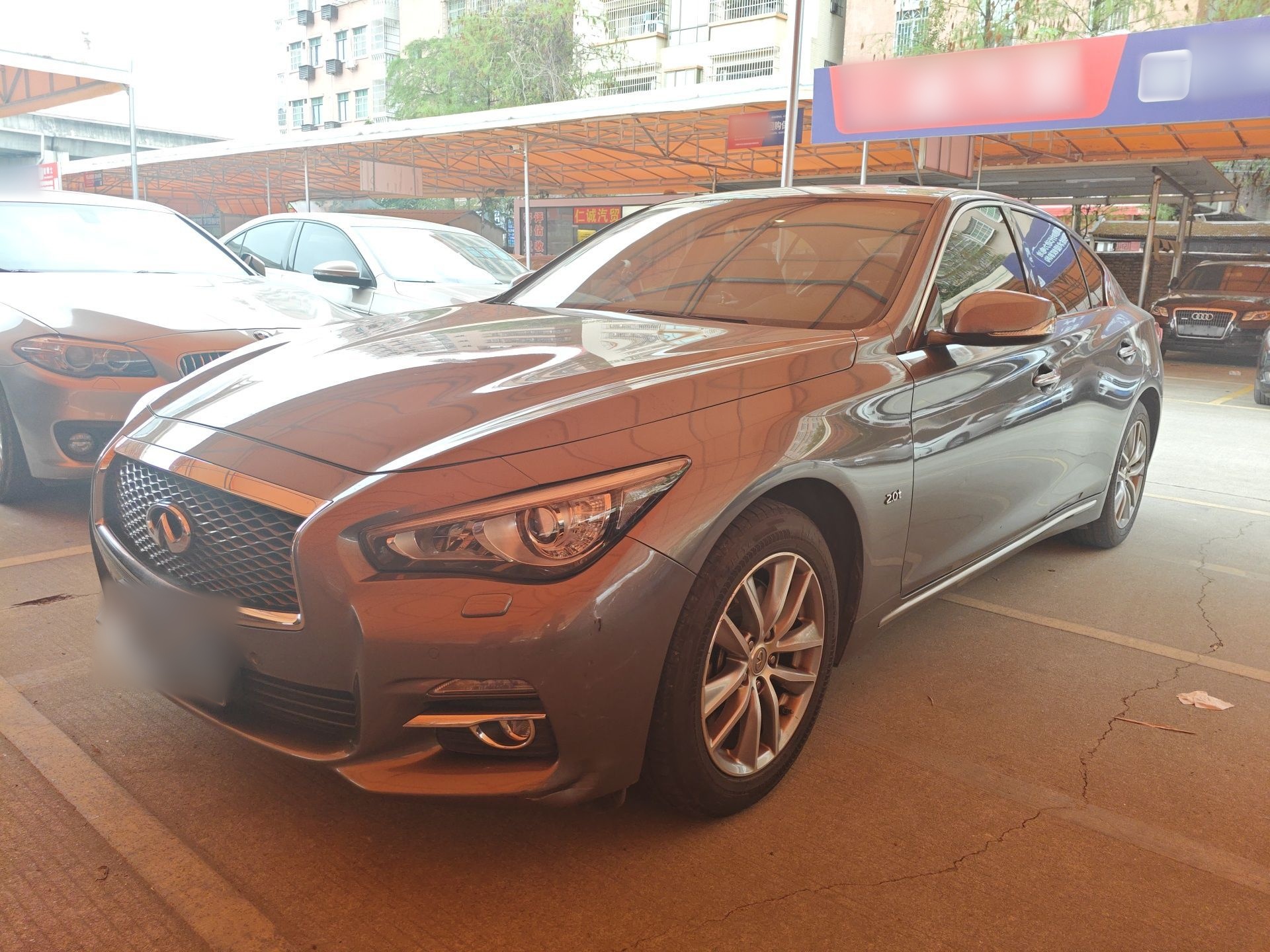 Под передней частью автомобиля