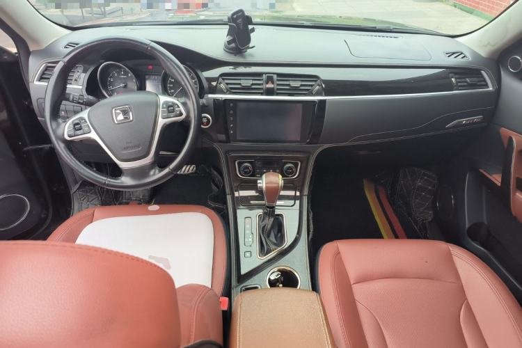 Used Zotye T600 2015 2.0T DCT Prestige Edition Center Console