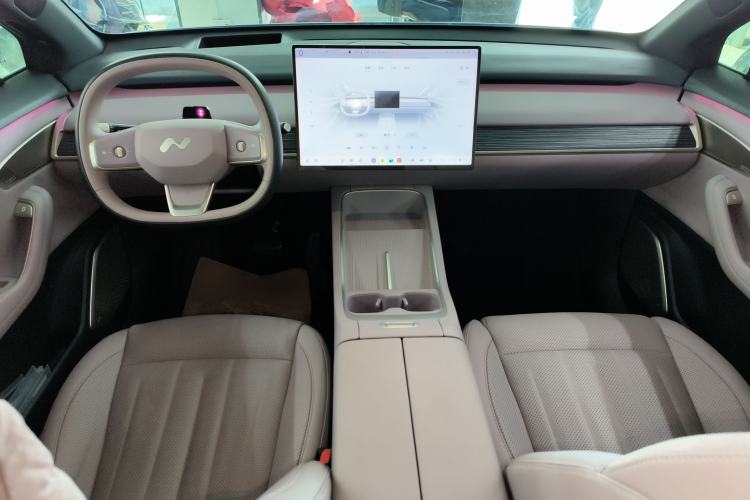 Used ONVO L60 2024 60 kWh Rear-Drive Version Center Console