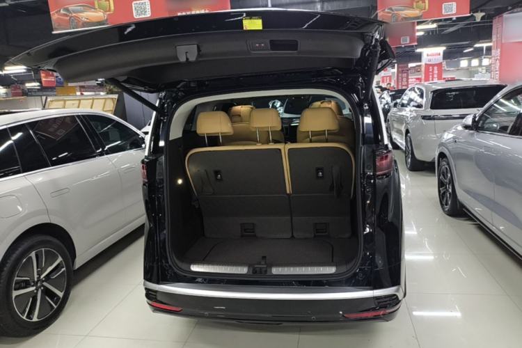 Used Denza D9 2024 DM-i 980 Four-Wheel Drive Prestige Model
