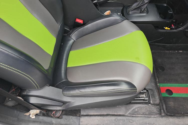 Used Roewe Clever 2021 302 km New Four-Seater Super-Efficient Version Right Front Seat