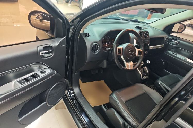 Used Jeep Compass 2013 2.4L four-wheel-drive sport version