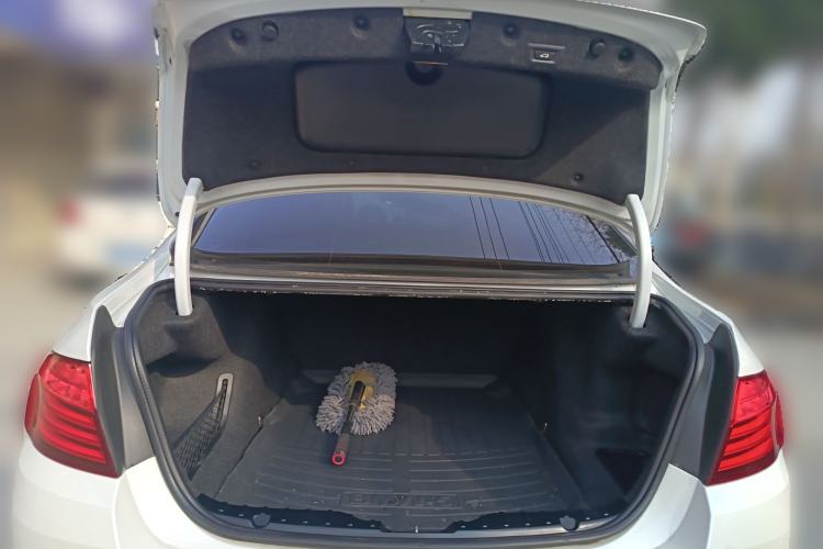 Used BMW 5 Series 2014 528Li Leading Model
