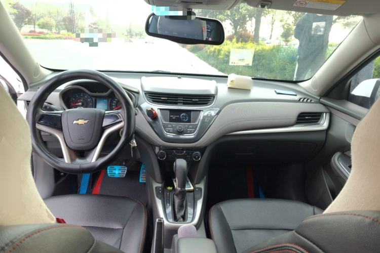 Used Chevrolet Malibu 2016 1.6T Automatic Comfort Edition Center Console